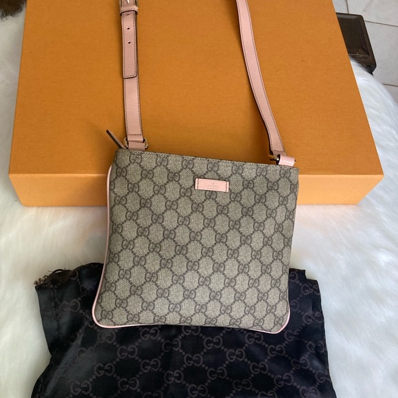 Gucci Handbags - Gucci Crossbody Bag